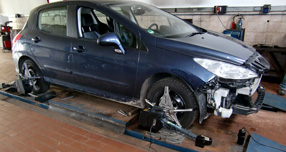 Blauer Peugeot